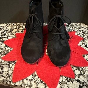 Dr Scholls Dakota Black Faux suede wedge bootie size 11